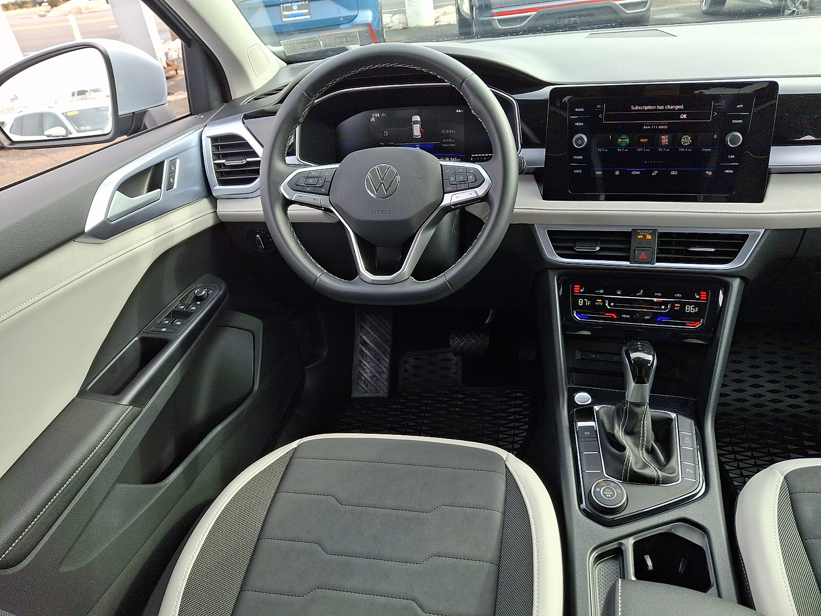 Certified 2025 Volkswagen Taos SE image 10