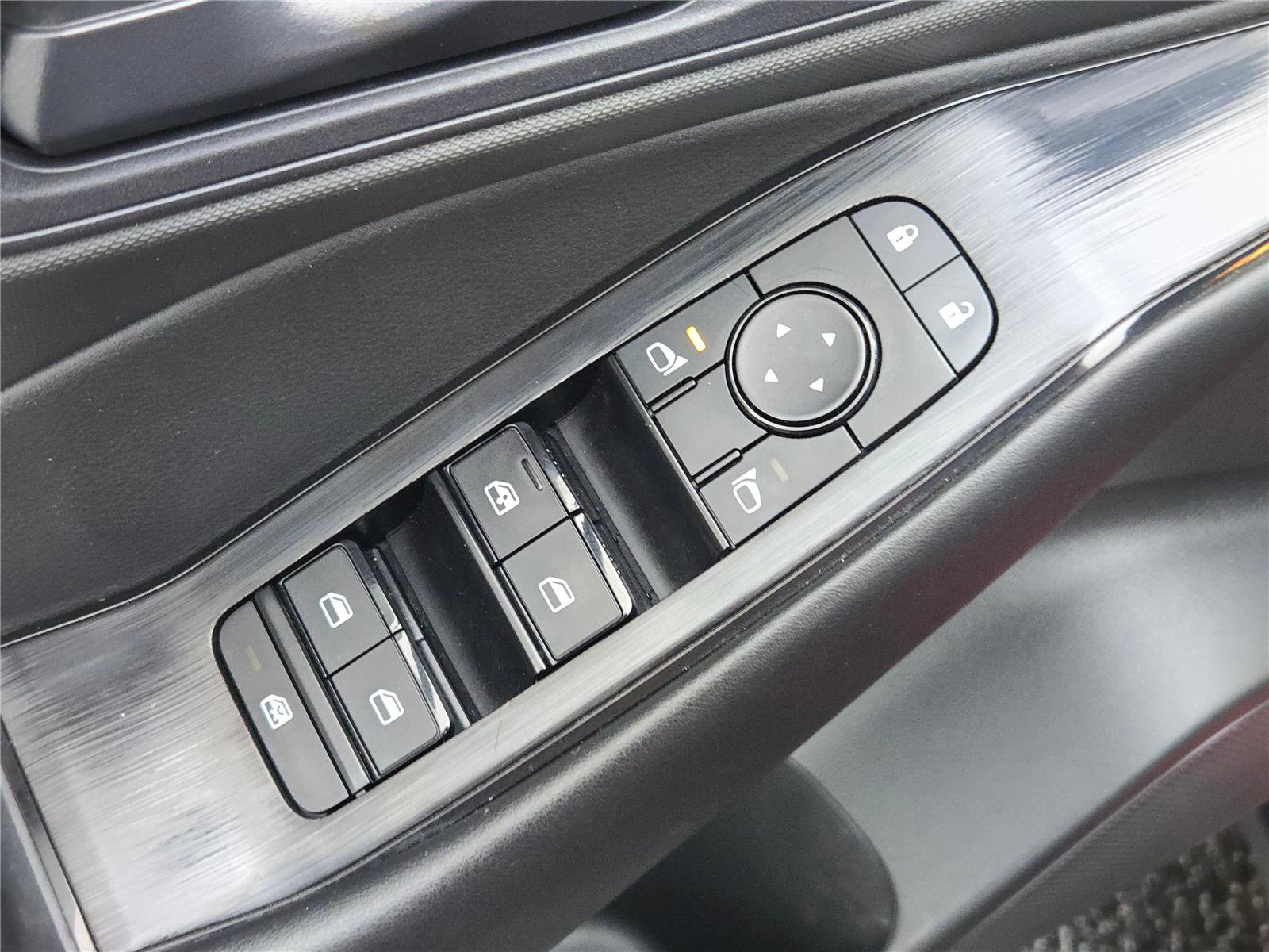 Used 2024 Nissan Rogue S image 23