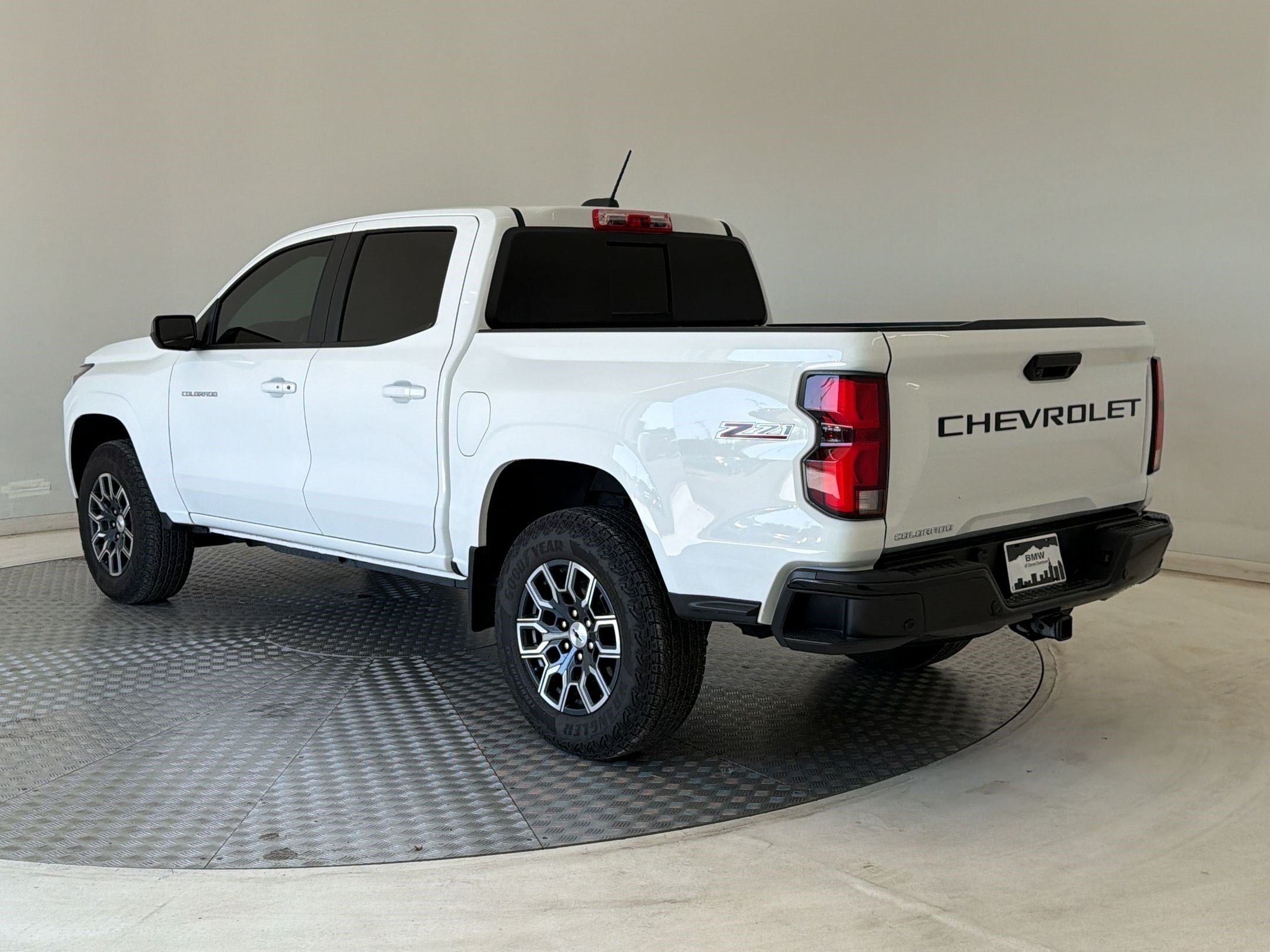 Used 2025 Chevrolet Colorado Z71 AWD/4WD image 3