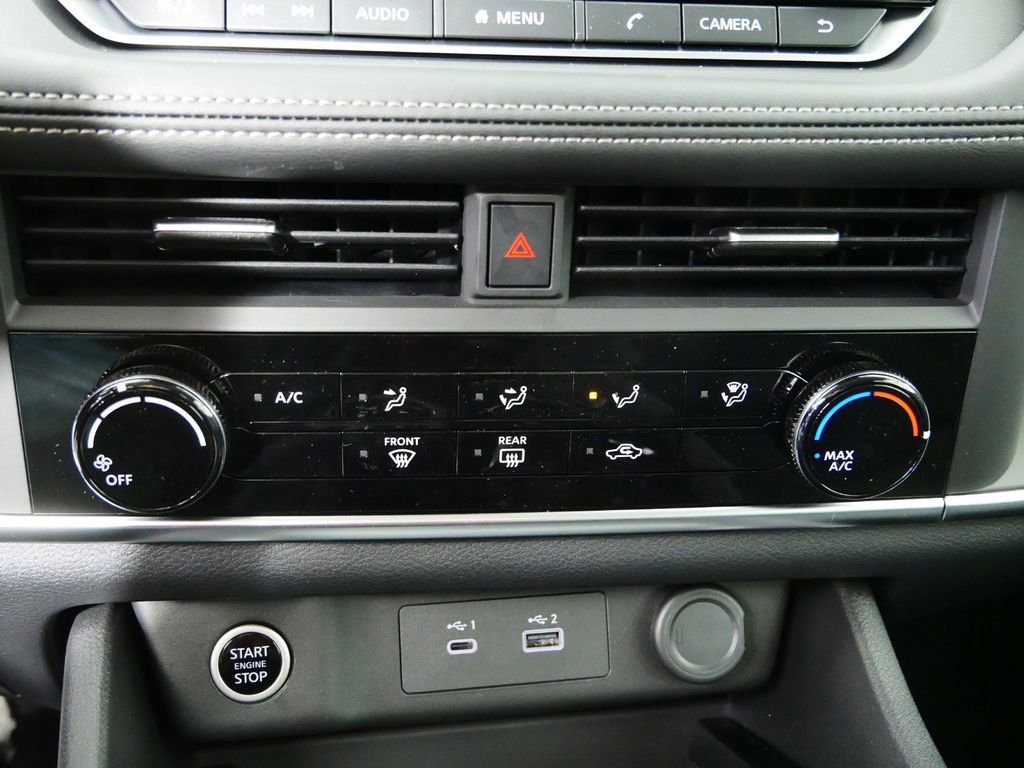 Used 2023 Nissan Rogue S image 32