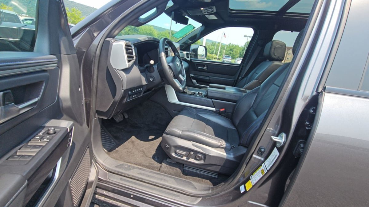 Used 2024 Toyota Tundra Platinum AWD/4WD image 7
