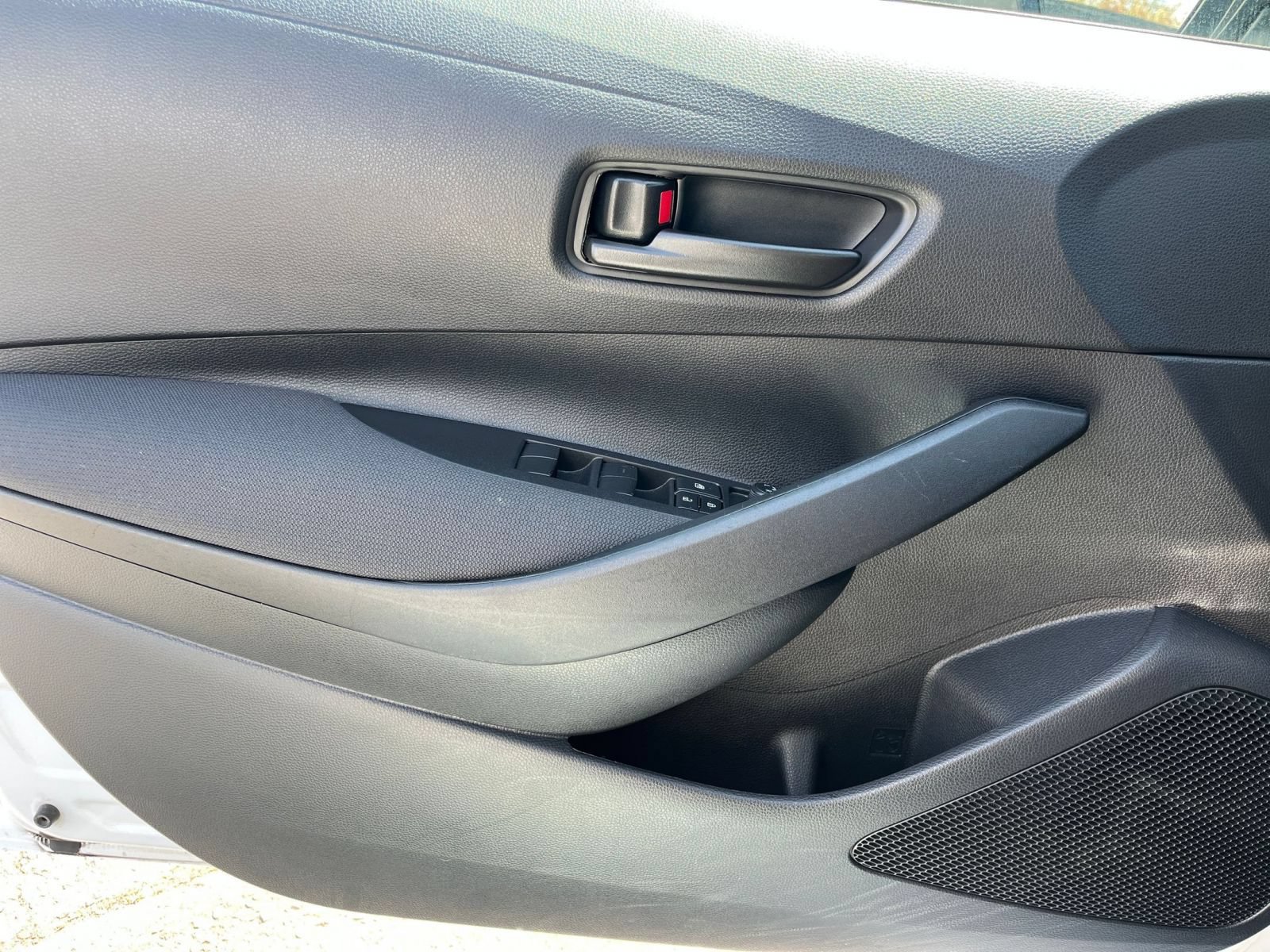 Used 2025 Toyota Corolla LE FWD image 18
