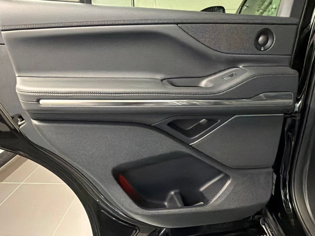 New 2026 Lincoln Navigator Premiere AWD/4WD image 37