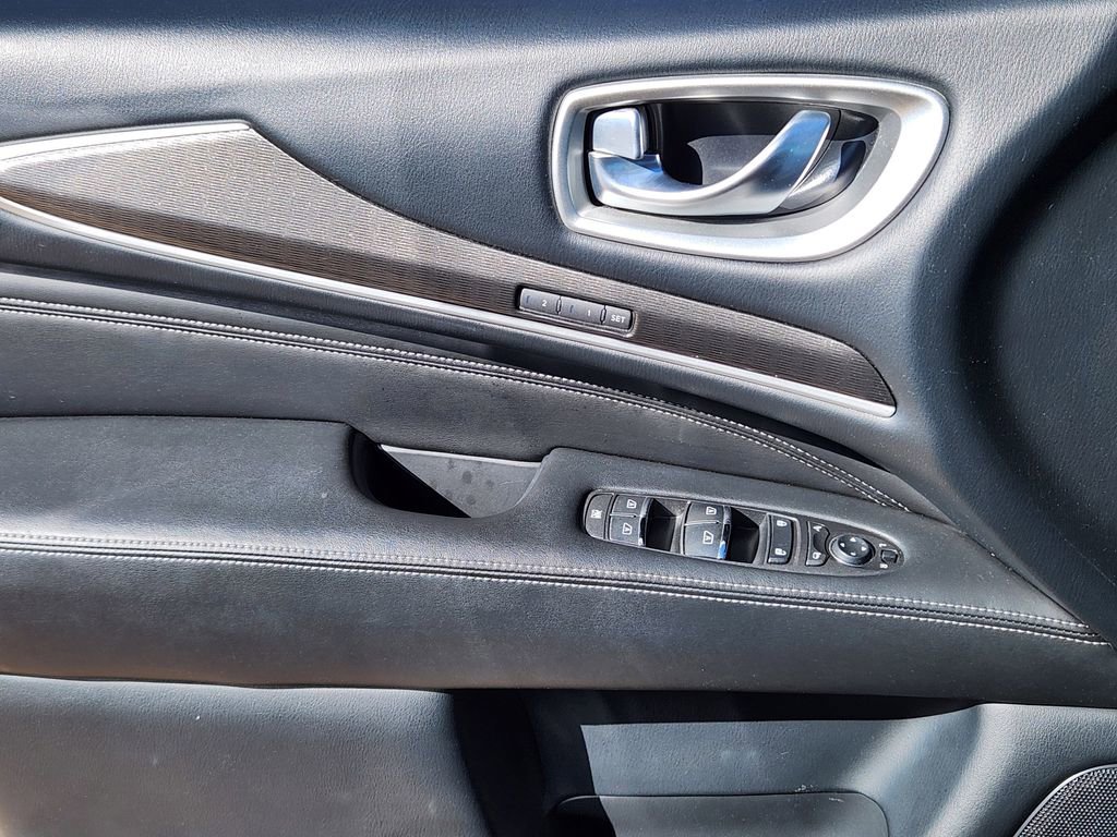 Used 2019 INFINITI QX60 Luxe w/ Essential Package image 6