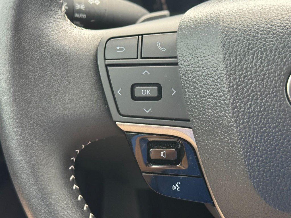 Used 2026 Toyota Camry SE FWD image 26