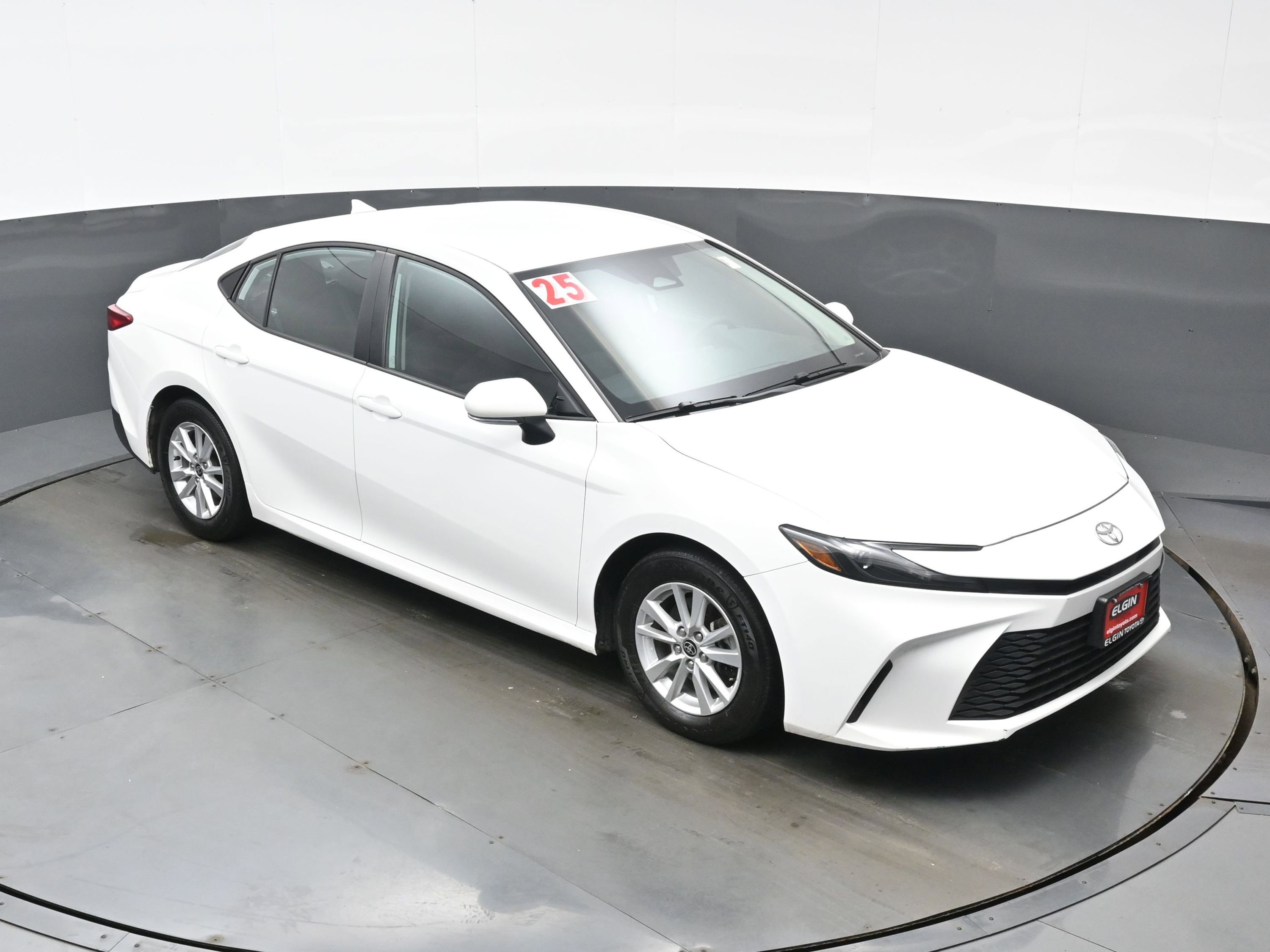 Used 2025 Toyota Camry LE image 33