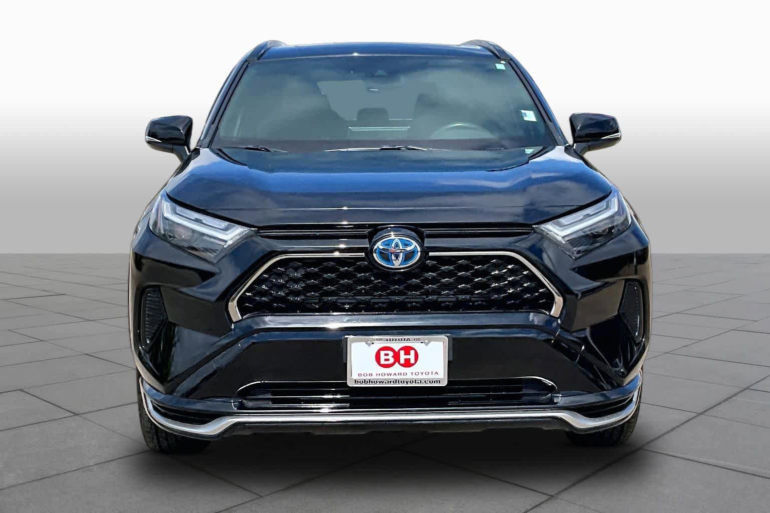 Used 2023 Toyota RAV4 SE w/ Weather & Moonroof Package AWD/4WD image 4