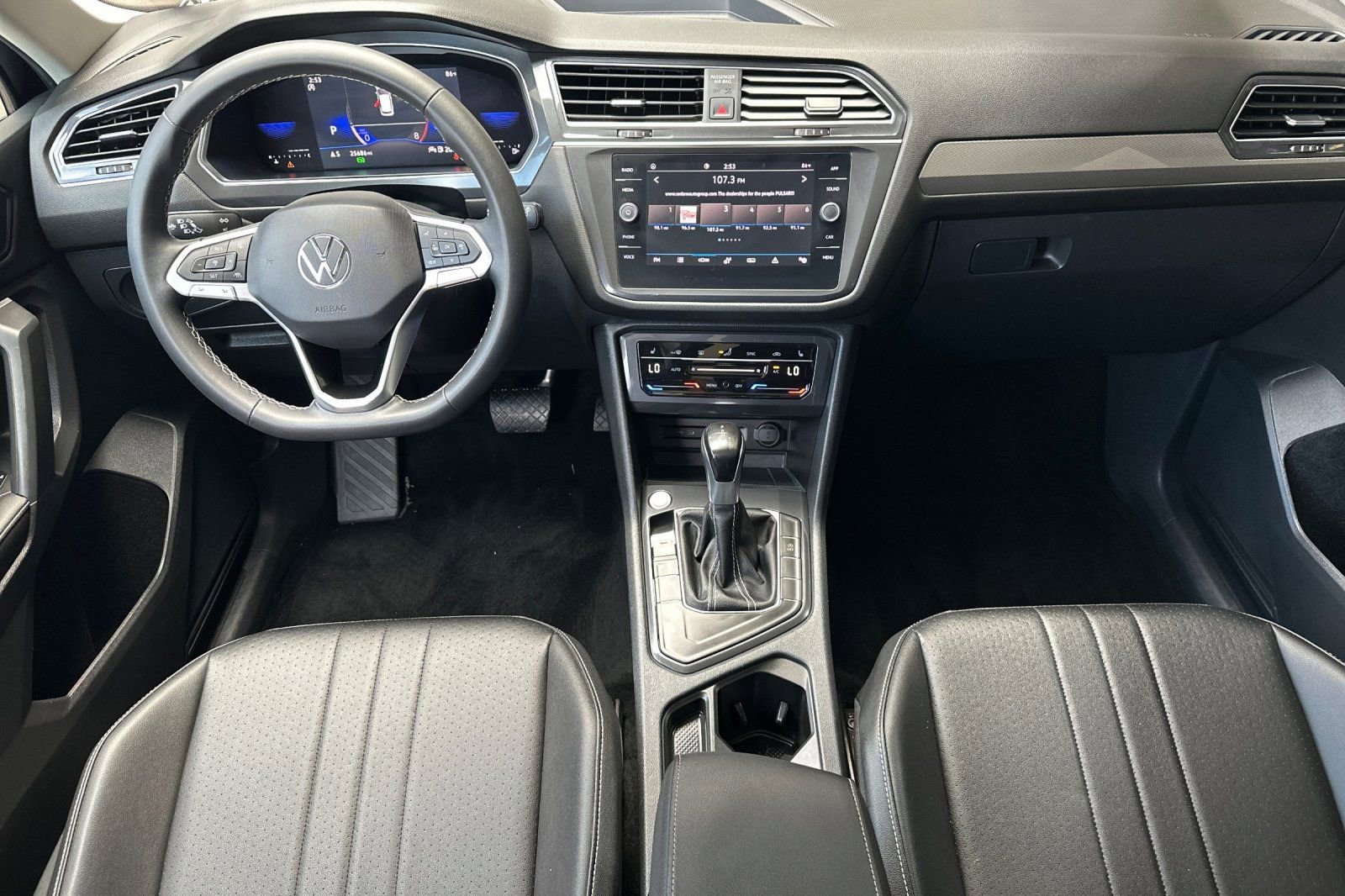 Certified 2023 Volkswagen Tiguan SE w/ Panoramic Sunroof Package FWD image 13