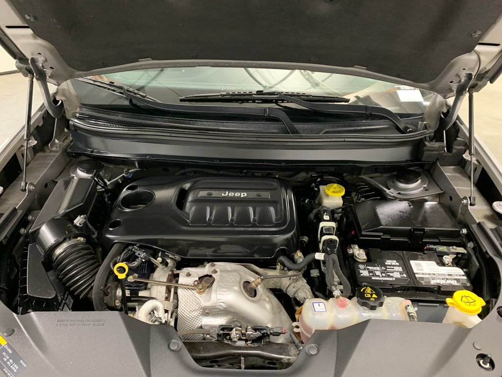 Used 2019 Jeep Cherokee Limited AWD/4WD image 32