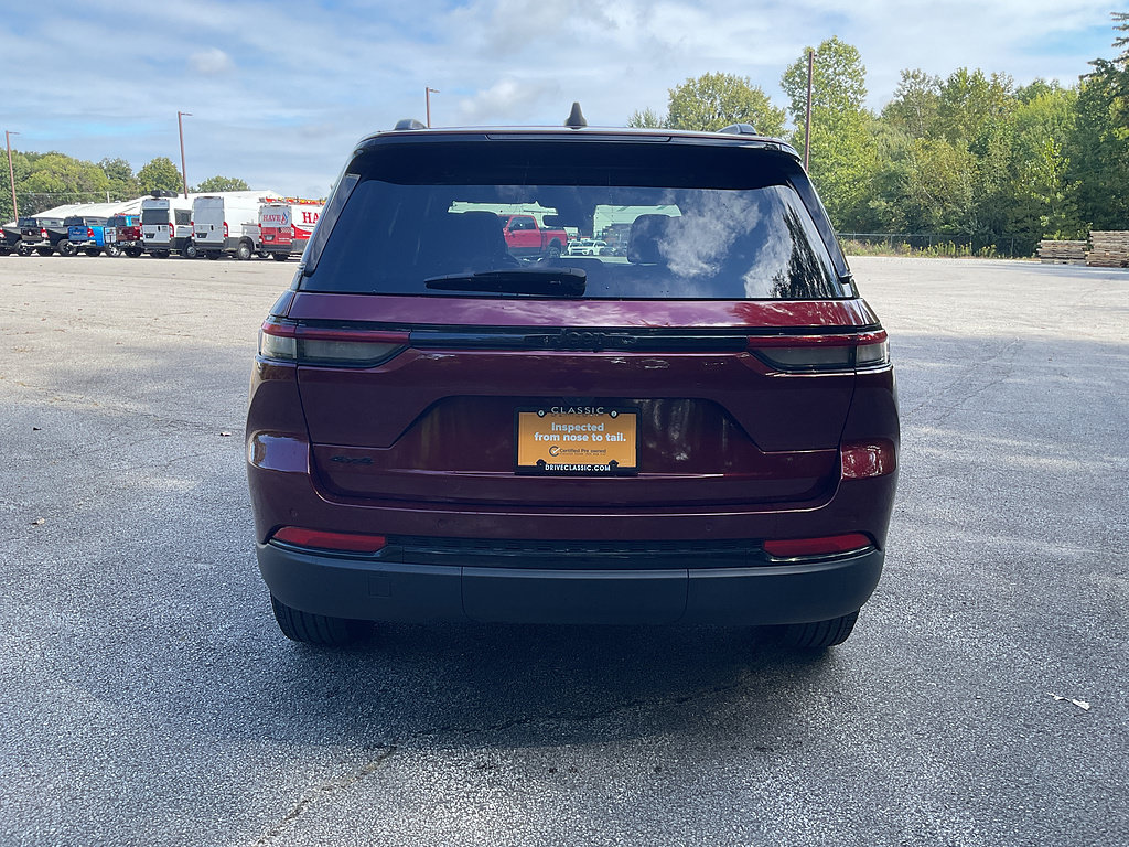 Used 2025 Jeep Grand Cherokee Altitude AWD/4WD image 6