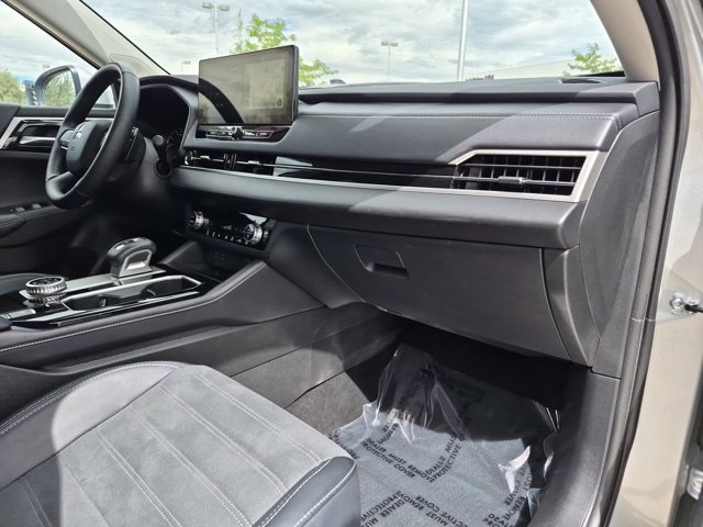 Used 2025 Mitsubishi Outlander SE AWD/4WD image 23
