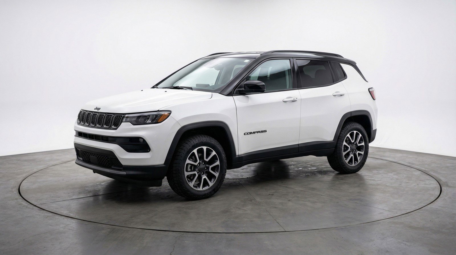 Used 2025 Jeep Compass Trailhawk image 3