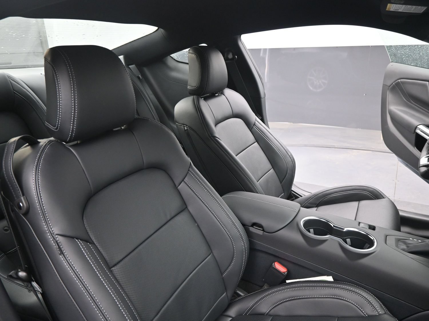 Used 2025 Ford Mustang GT Premium RWD image 2