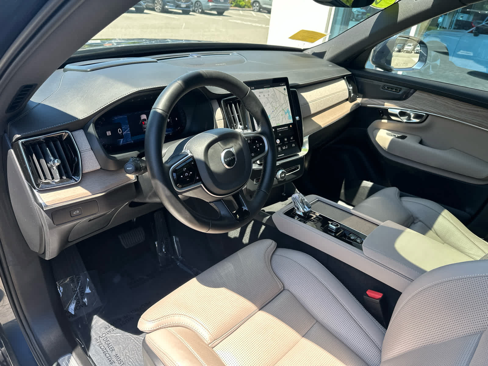 Used 2025 Volvo XC90 B6 Ultra w/ Protection Package AWD/4WD image 12