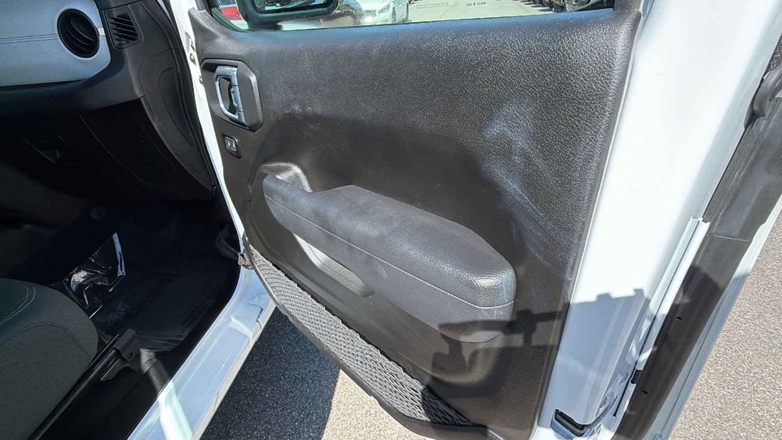 Used 2025 Jeep Wrangler Sport image 18