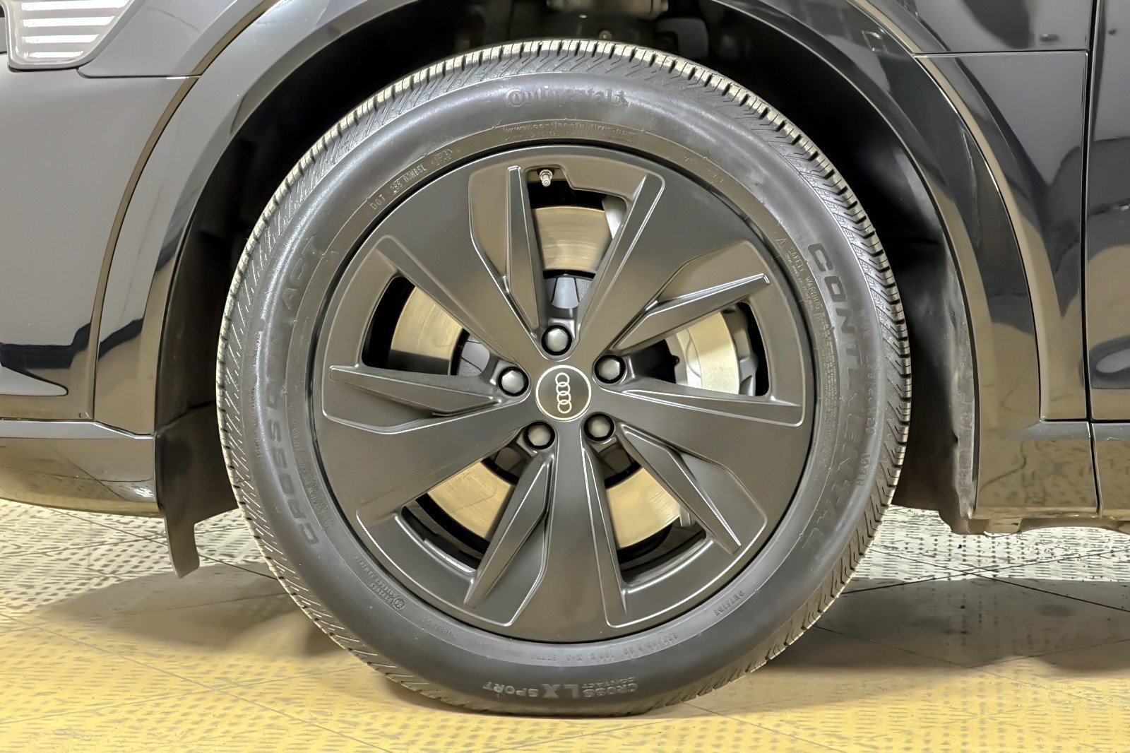 Used 2024 Audi Q8 e-tron Premium AWD/4WD image 26