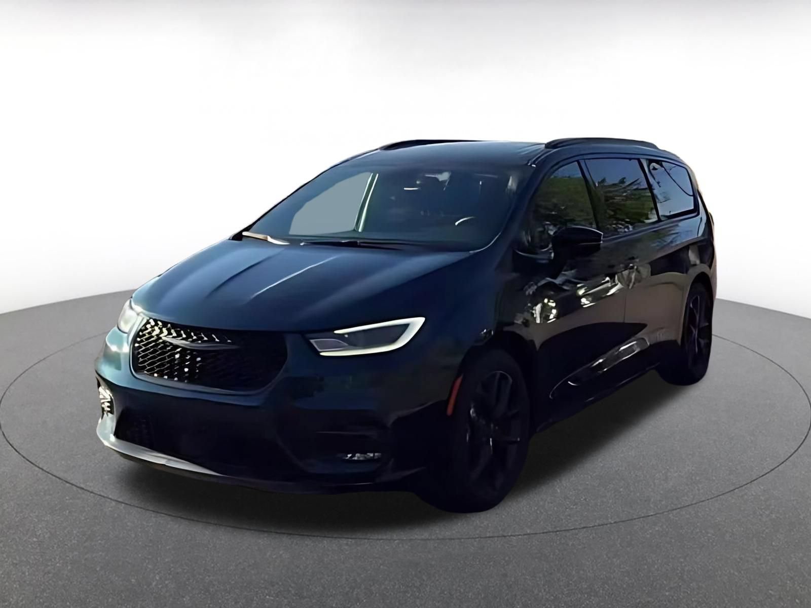 Used 2025 Chrysler Pacifica Limited FWD image 6