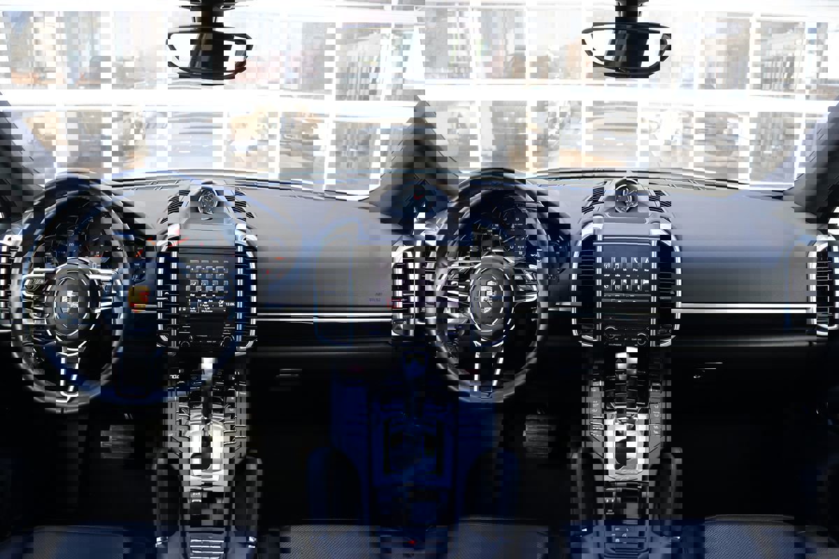 Used 2018 Porsche Cayenne Platinum Edition image 12