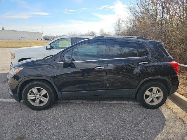 Used 2019 Chevrolet Trax LT w/ LT Convenience Package image 2