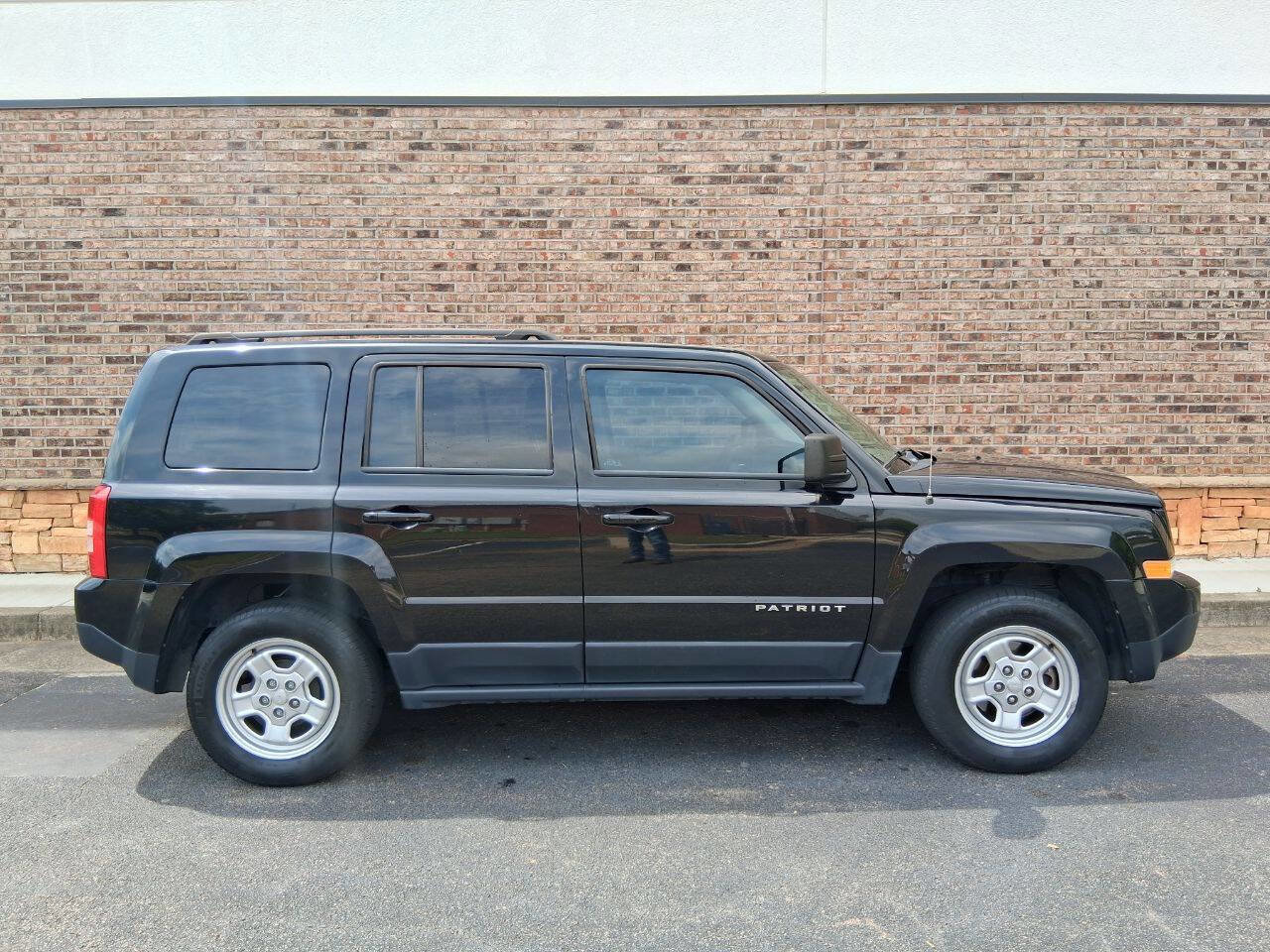 Used 2017 Jeep Patriot Sport w/ Power Value Group FWD image 6