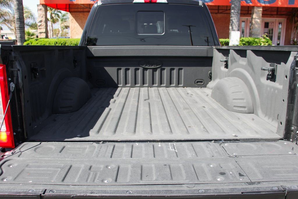 Used 2023 Ford F250 Lariat w/ Black Appearance Package image 8