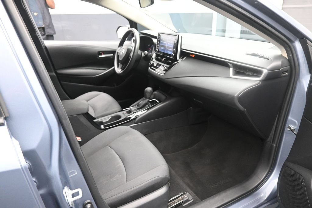 Used 2021 Toyota Corolla LE w/ LE Convenience Package FWD image 25