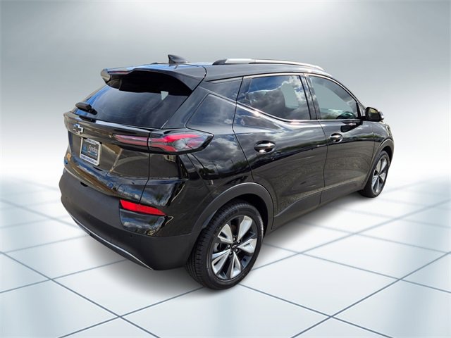 Used 2022 Chevrolet Bolt EUV LT w/ Convenience Package image 4