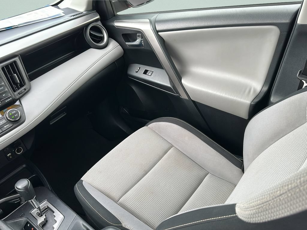 Used 2017 Toyota RAV4 XLE FWD image 13
