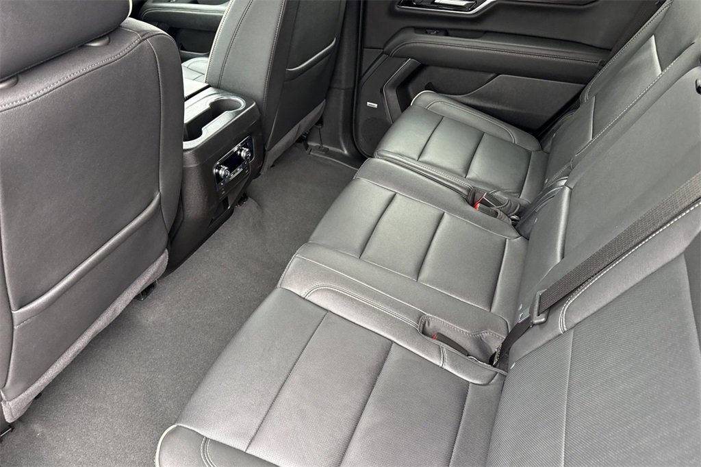 Used 2025 GMC Yukon Elevation image 5