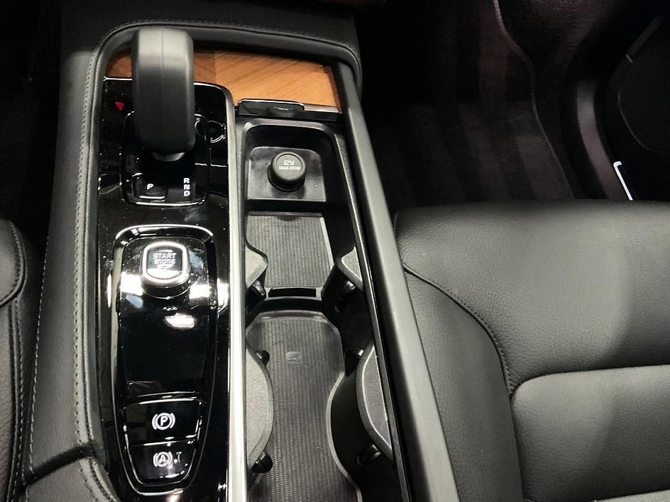 Used 2025 Volvo XC90 B6 Plus AWD/4WD image 20