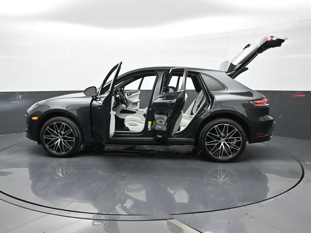 Certified 2026 Porsche Macan AWD/4WD image 27