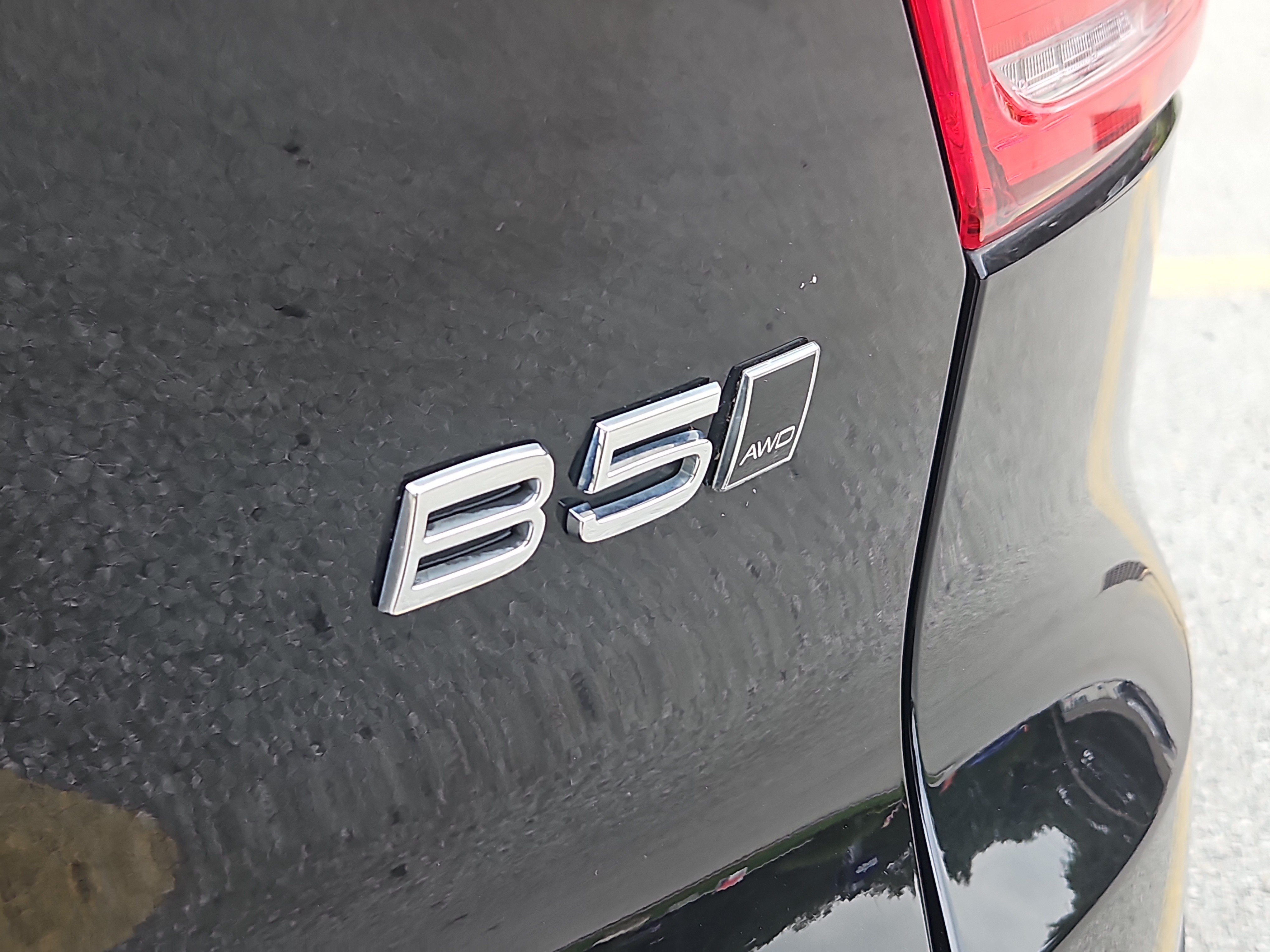 Used 2024 Volvo XC40 B5 Plus w/ Protection Package Premier AWD/4WD image 3