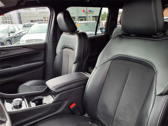 Used 2024 Jeep Grand Cherokee Altitude image 14