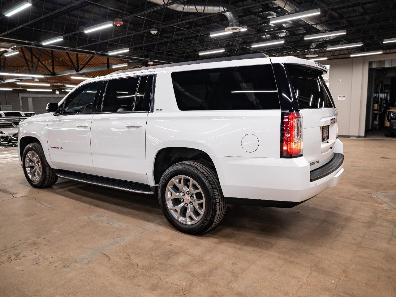 Used 2019 GMC Yukon XL SLT AWD/4WD image 18