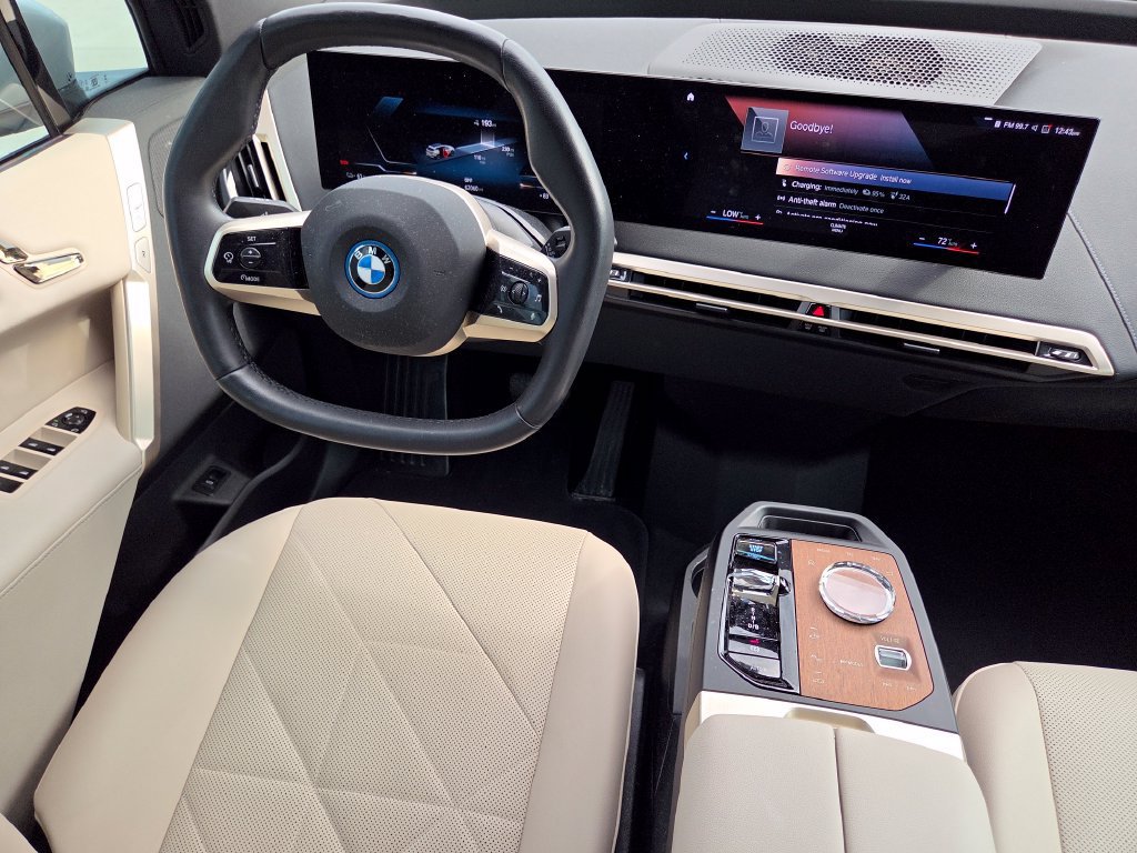 Used 2023 BMW iX xDrive50 w/ Premium Package AWD/4WD image 37