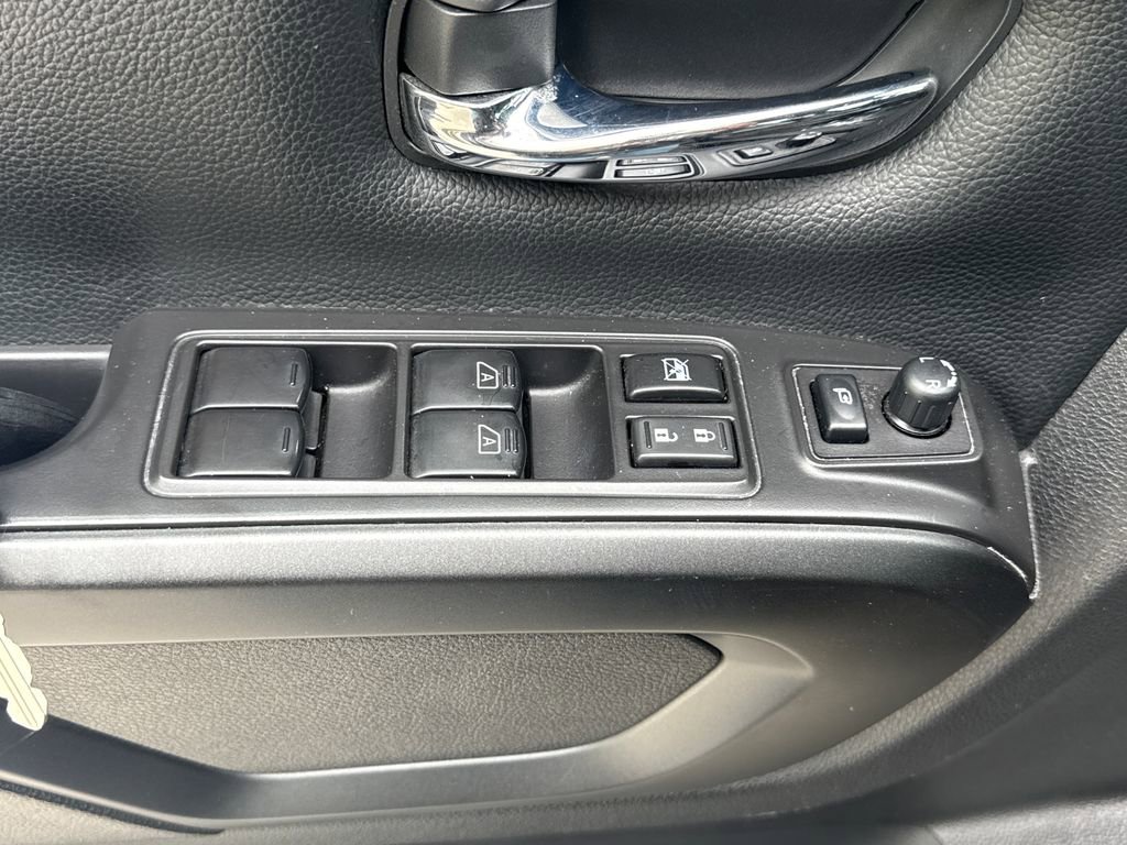 Used 2021 Nissan Titan PRO-4X w/ Pro-4x Convenience Package AWD/4WD image 14