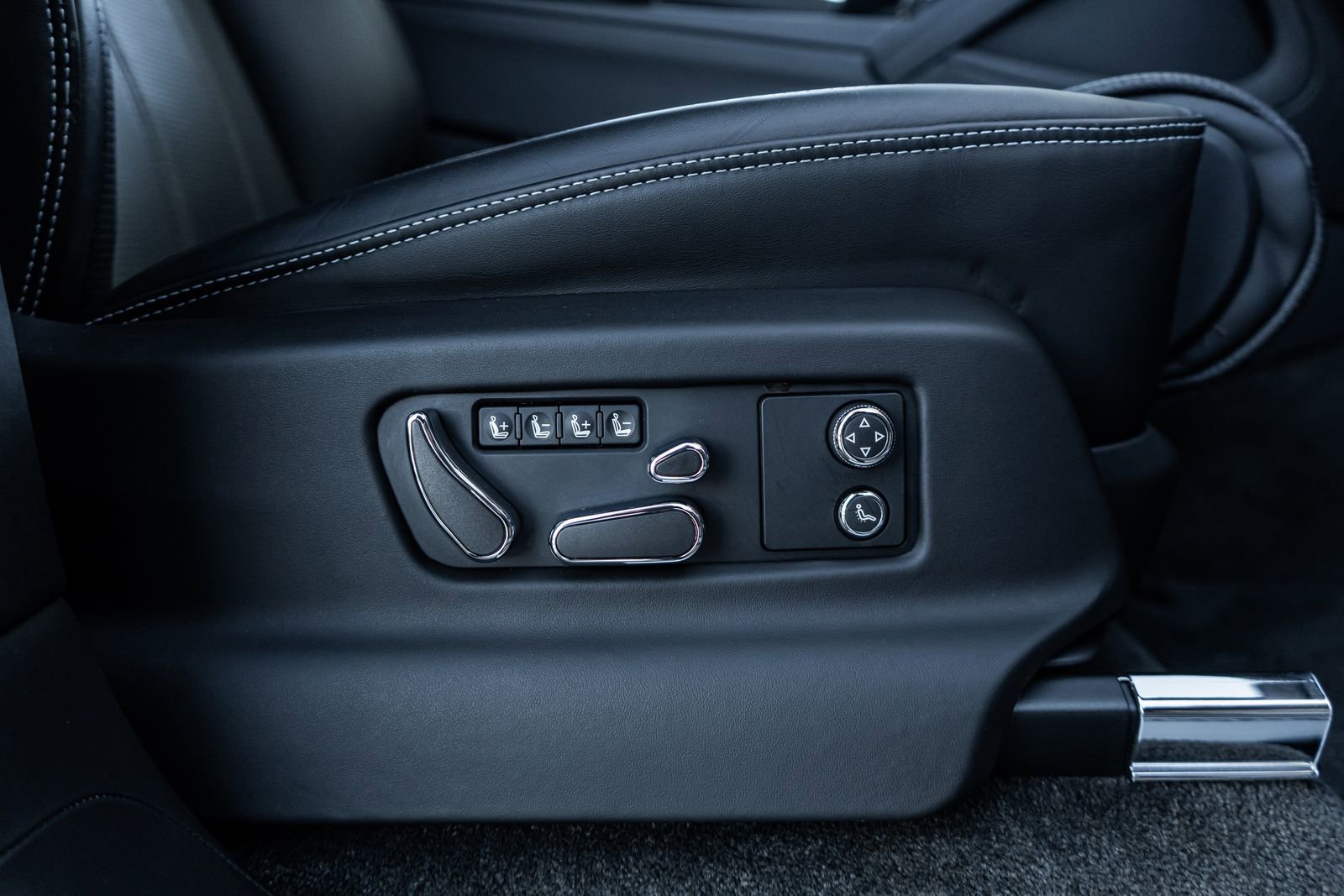 Certified 2022 Bentley Bentayga image 43