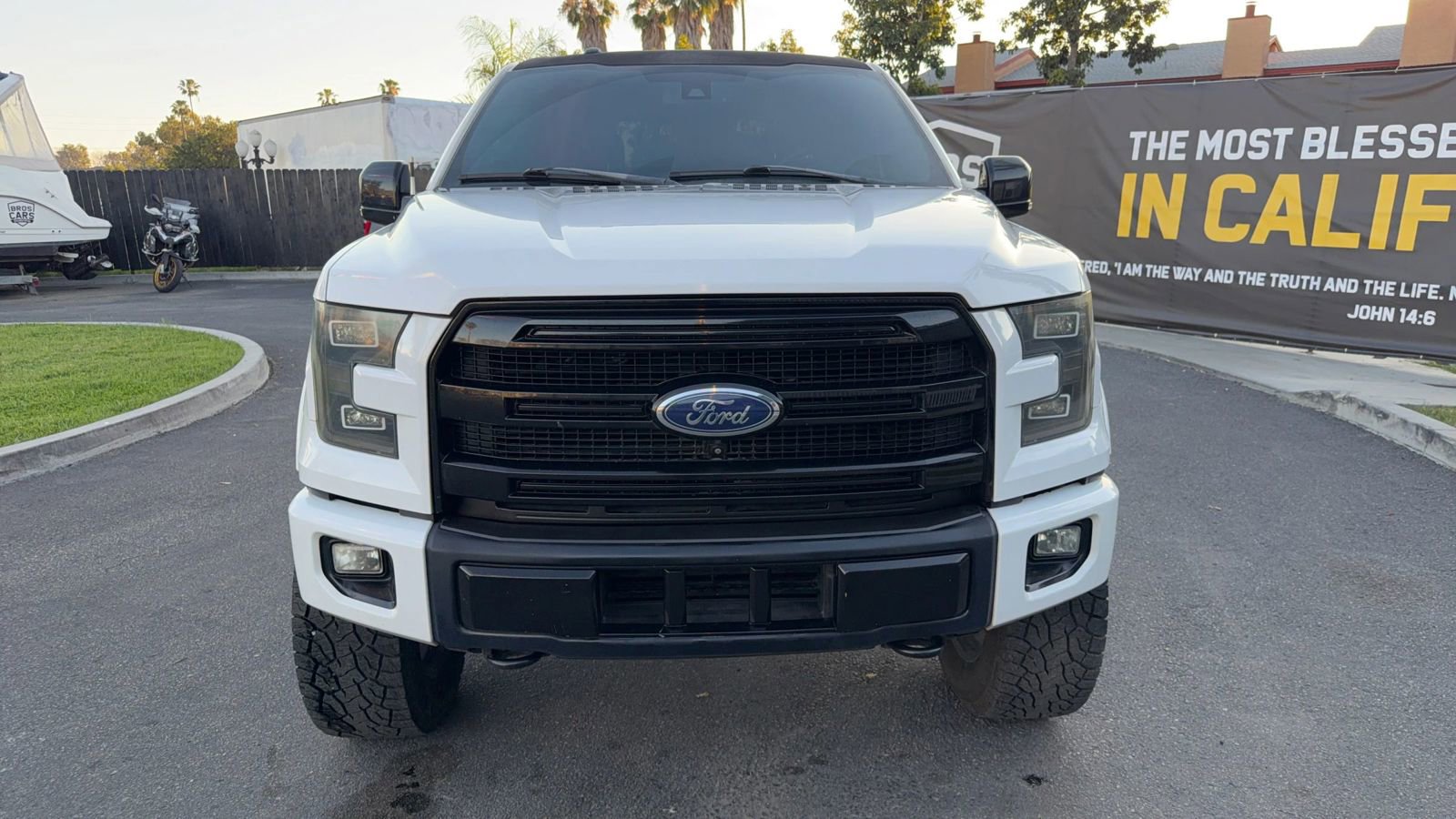 Used 2015 Ford F150 Lariat w/ Equipment Group 502A Luxury AWD/4WD image 3