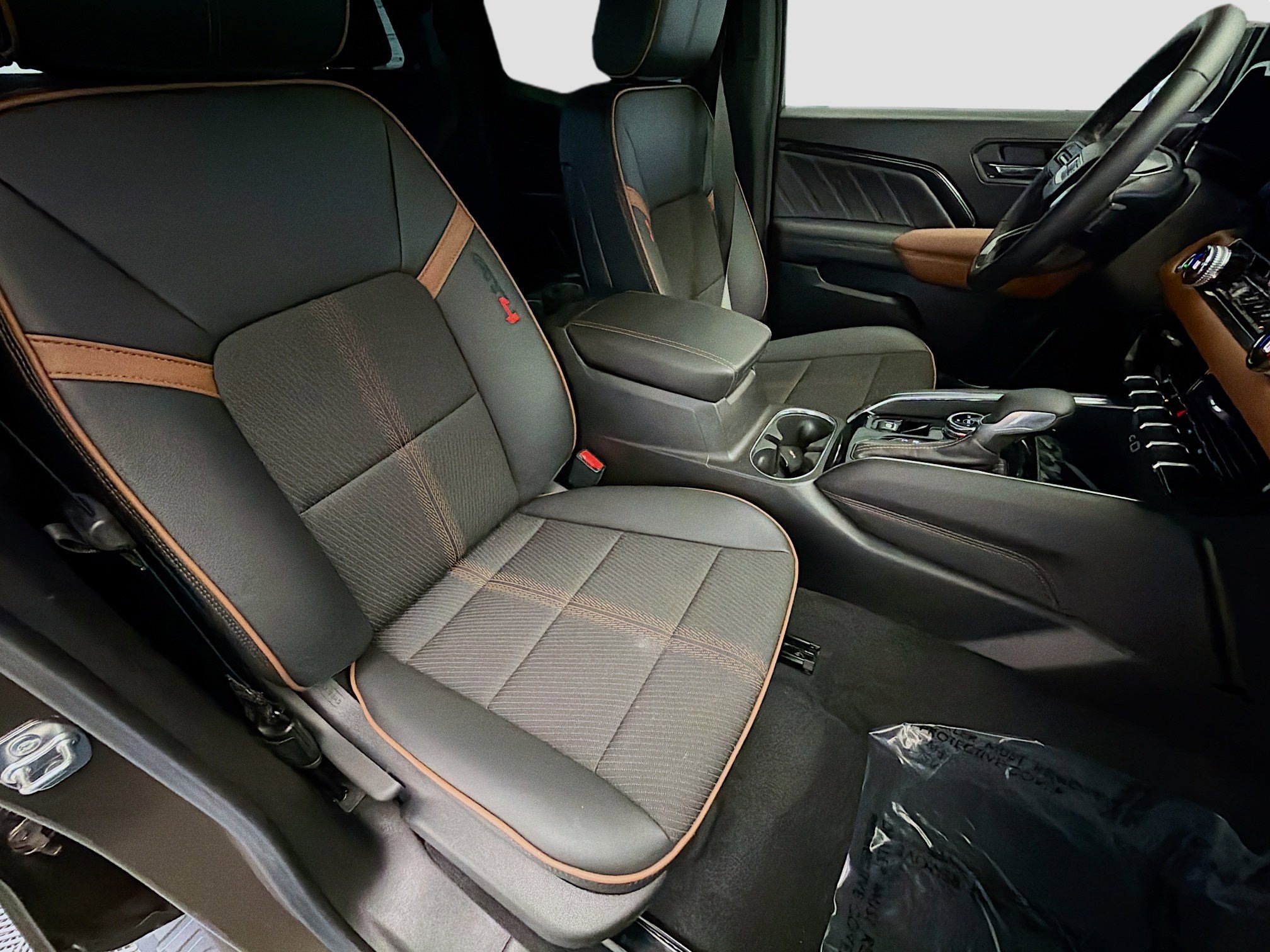 Used 2025 GMC Canyon AT4 image 15