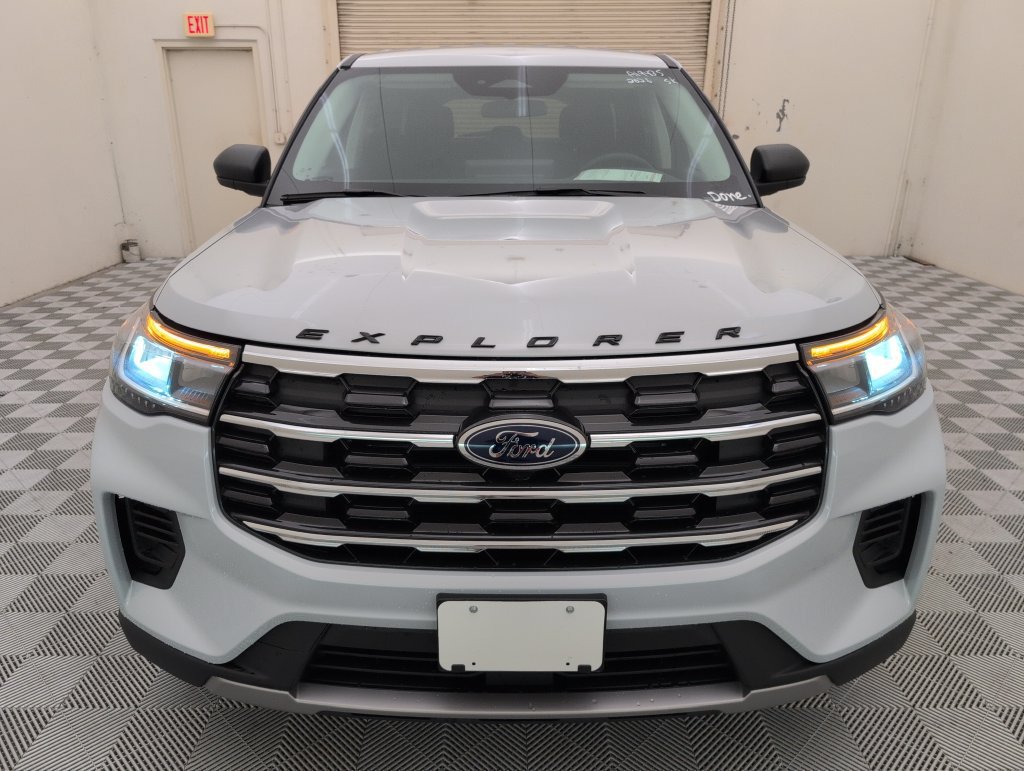 Used 2026 Ford Explorer Active RWD image 9