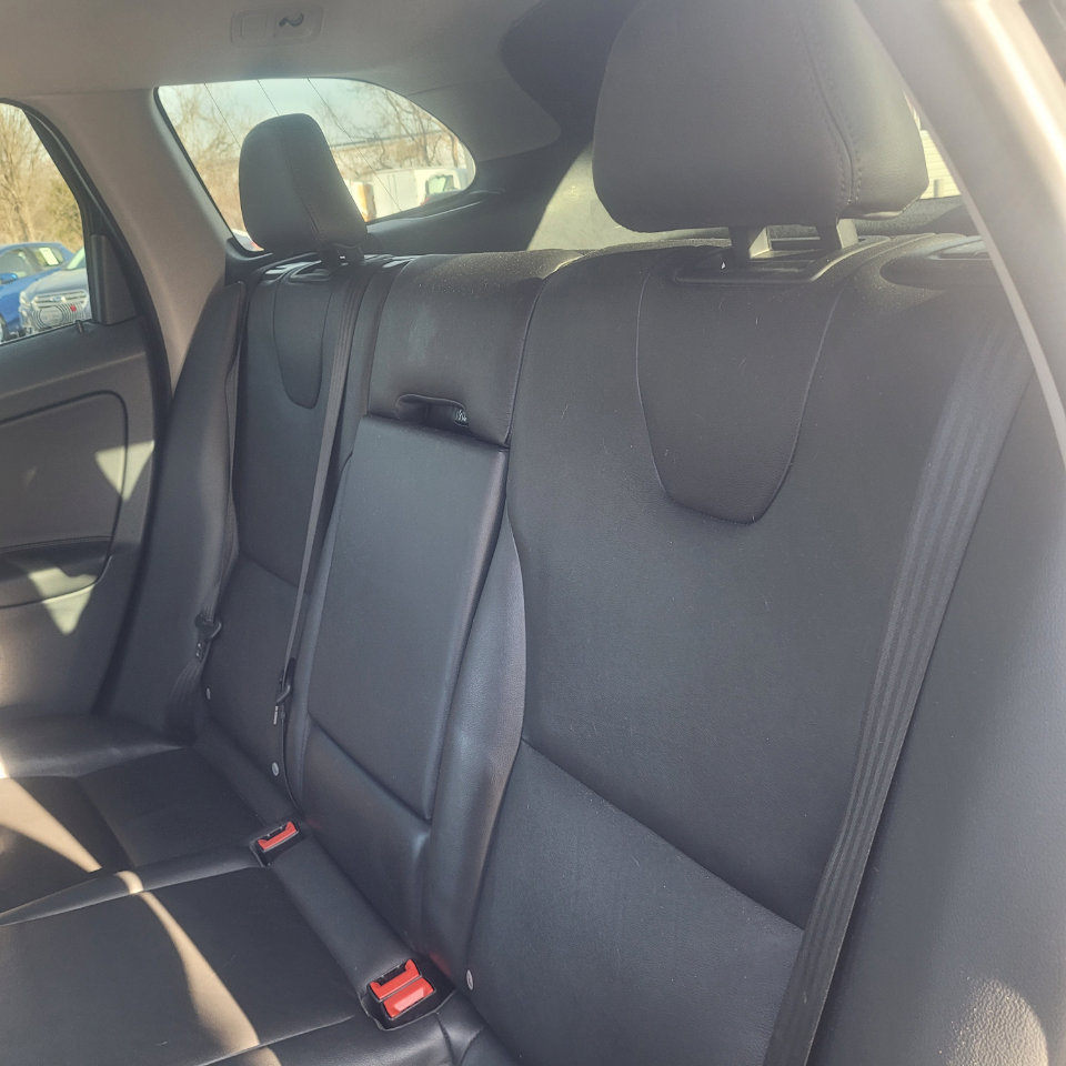 Used 2015 Volvo XC60 T6 Platinum w/ Climate Package image 32