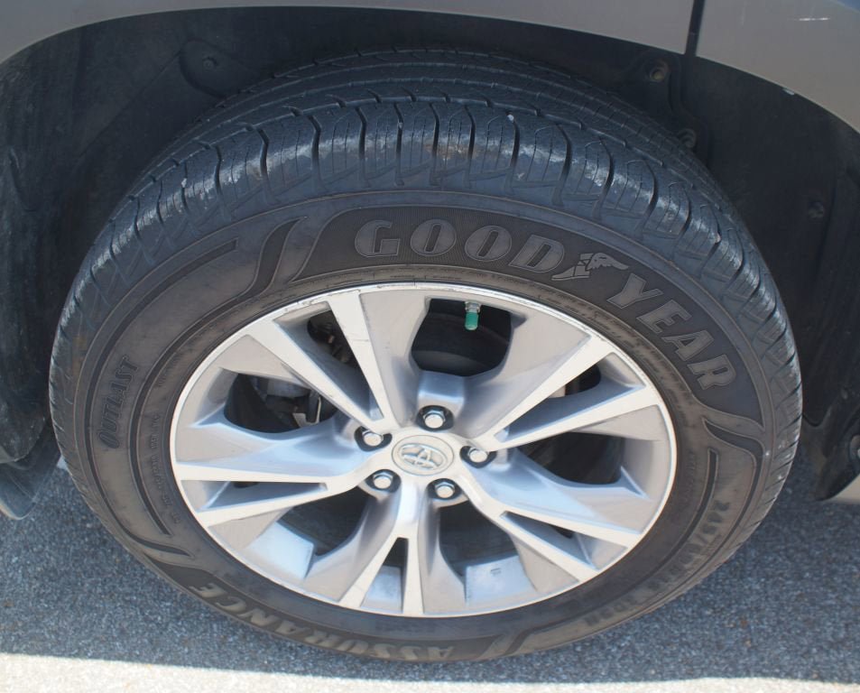 Used 2015 Toyota Highlander XLE FWD image 18