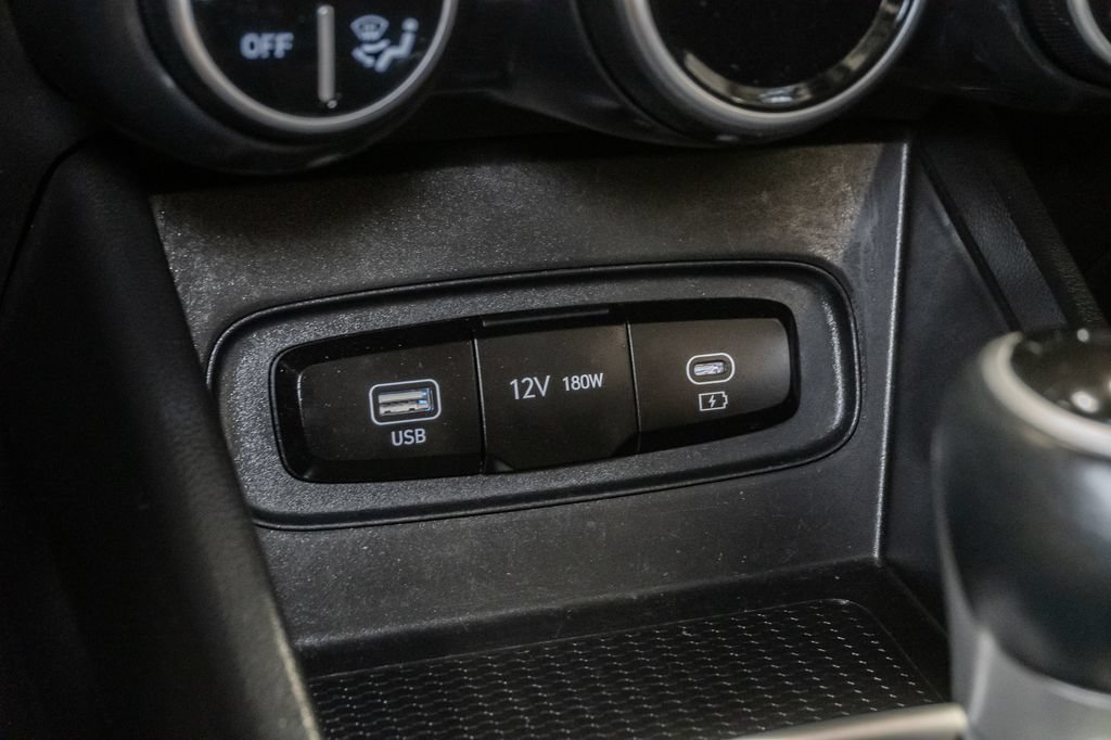 Used 2025 Hyundai Venue SEL FWD image 22