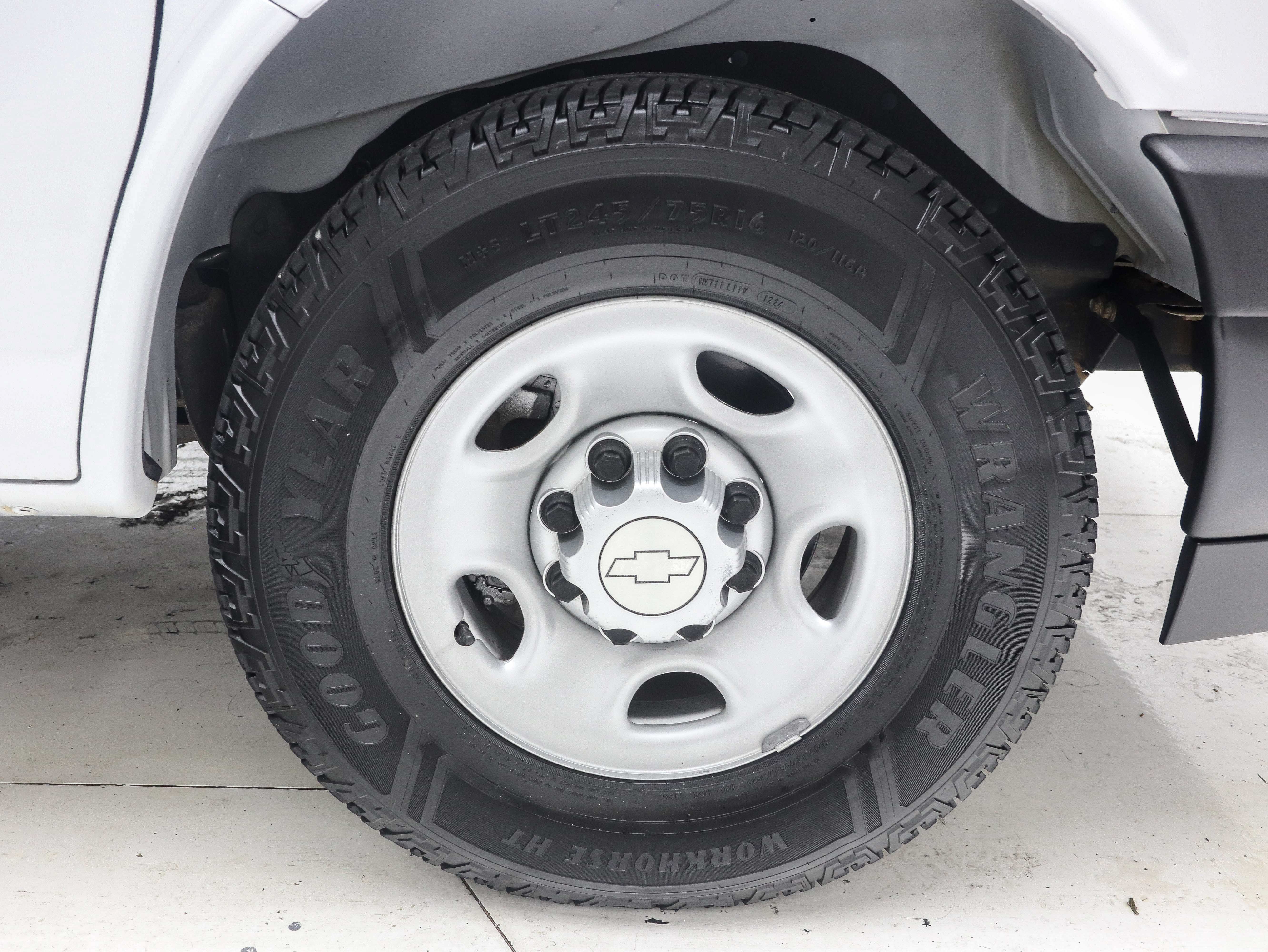Used 2017 Chevrolet Express 3500 LS w/ Cold Climate Package RWD image 30