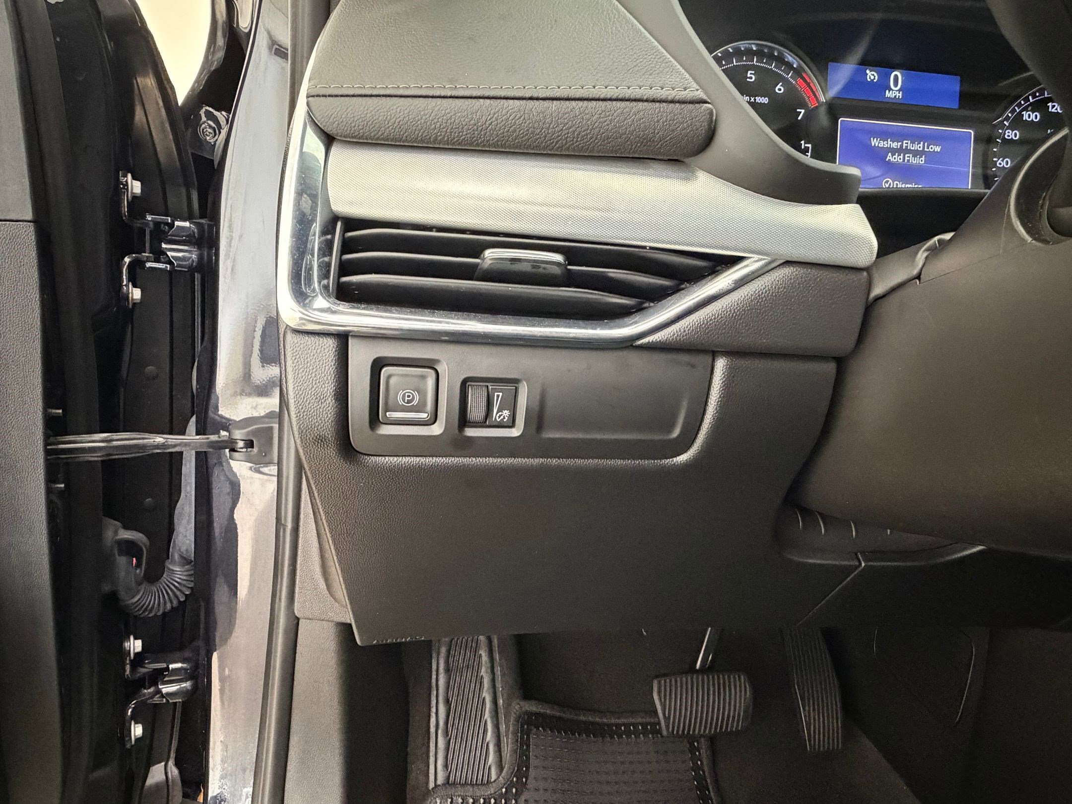 Used 2023 Cadillac XT4 Premium Luxury image 24