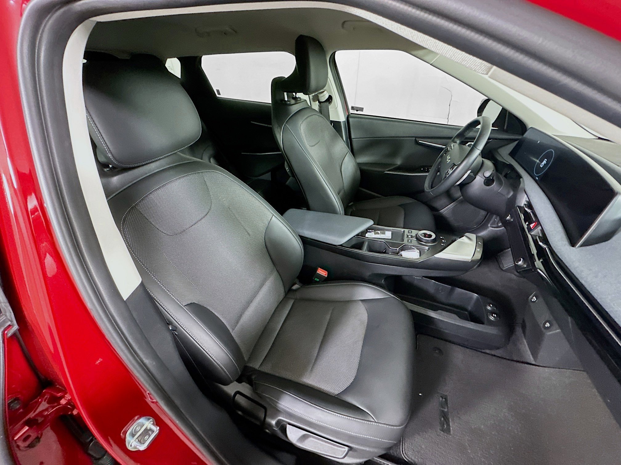 Used 2024 Kia EV6 Light RWD image 30
