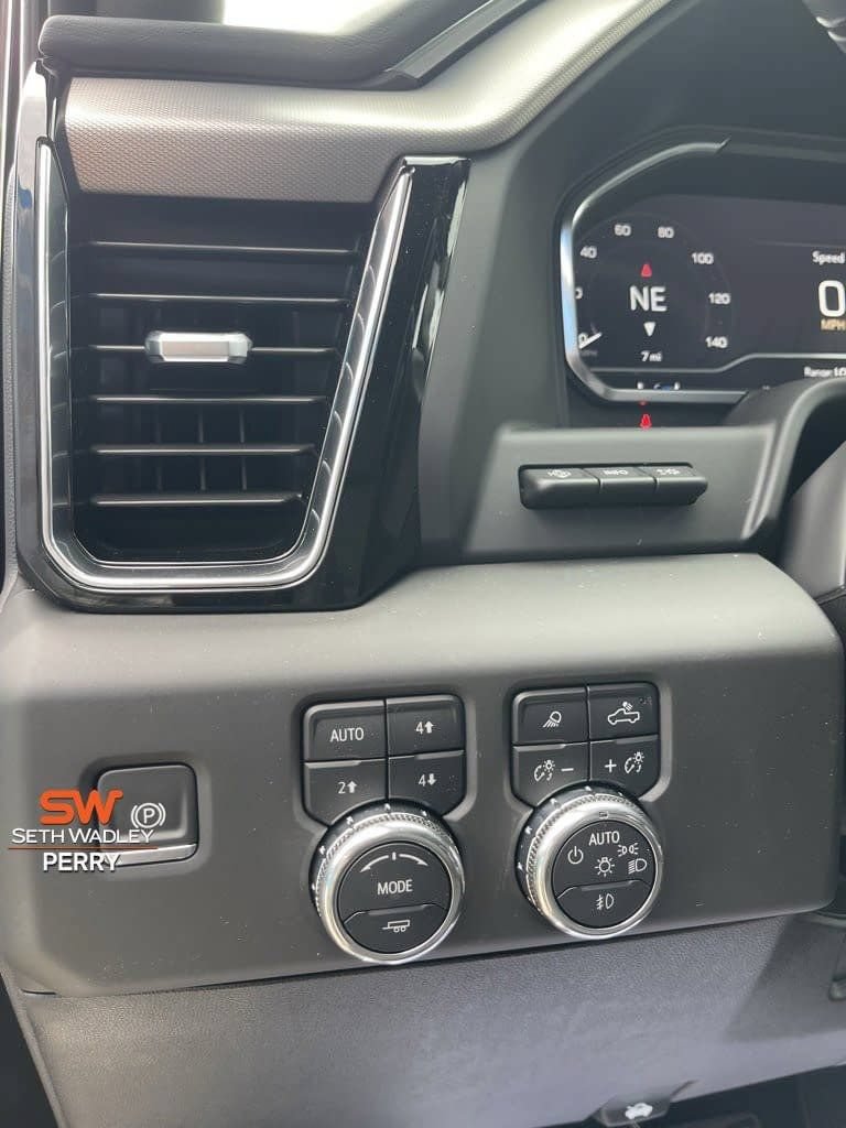 New 2025 GMC Sierra 2500 Denali w/ Denali Reserve Package AWD/4WD image 26
