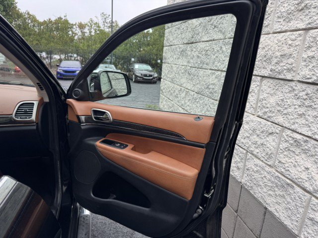 Used 2012 Jeep Grand Cherokee Overland Summit AWD/4WD image 36