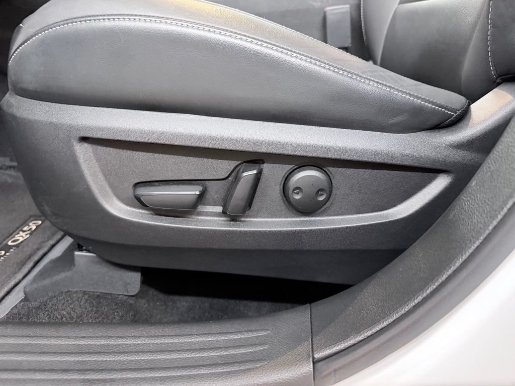 Certified 2020 INFINITI QX50 Luxe w/ Navigation Package FWD image 11