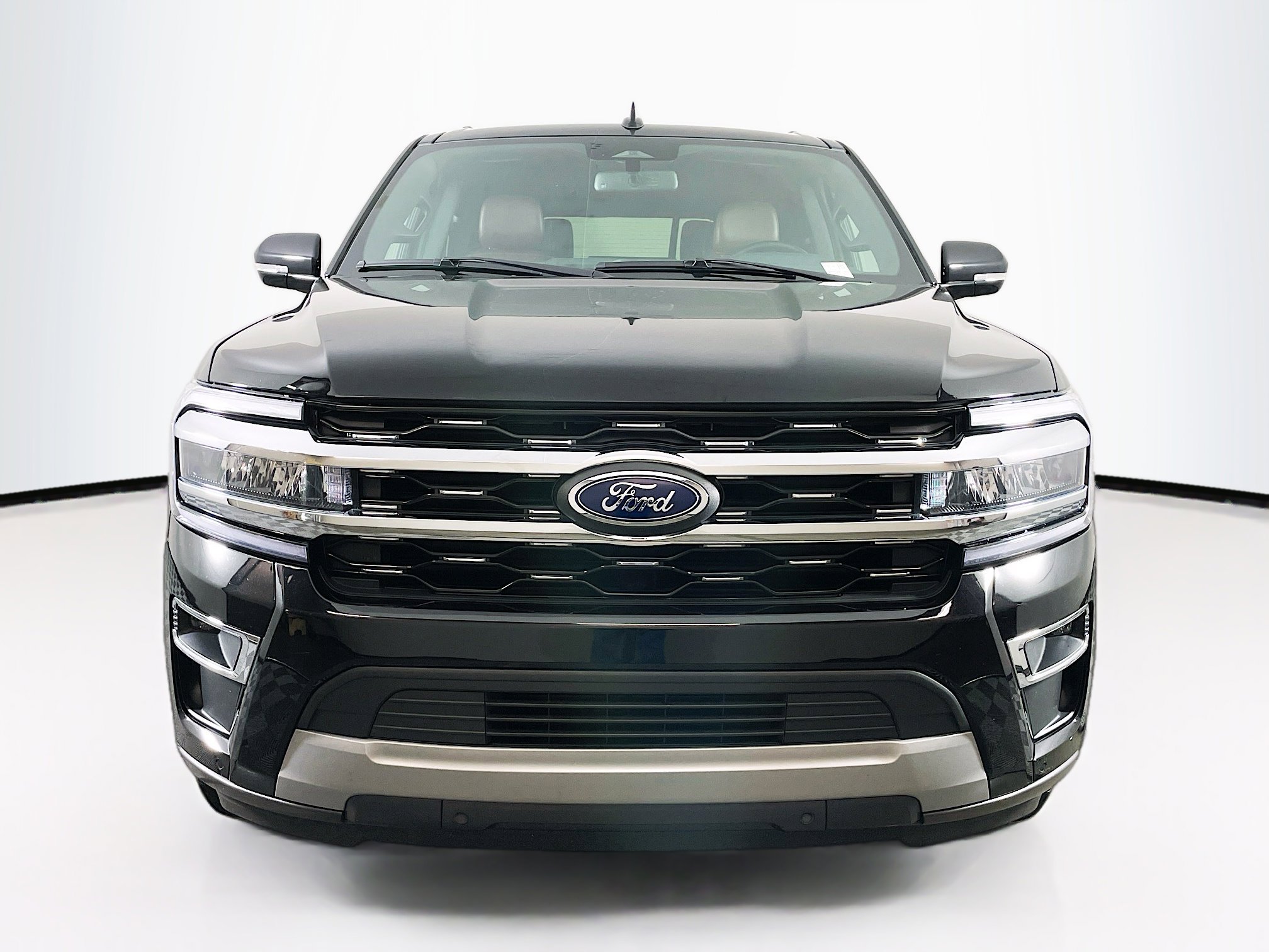 Used 2024 Ford Expedition Limited image 2